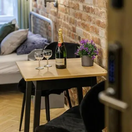 Weronika's Urban Hideaway Apartment *