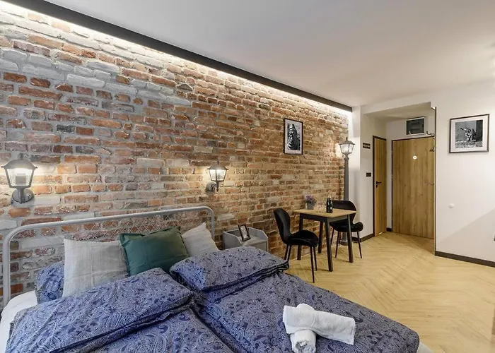 Weronika's Urban Hideaway Апартаменты *