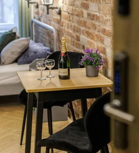 Weronika's Urban Hideaway Апартаменты *